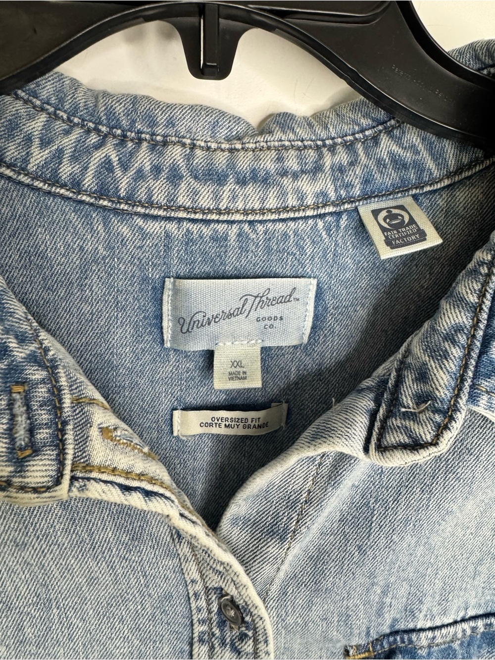 Universal Threads Denim Oversized Shirt/Shacket - Picture 4 of 6